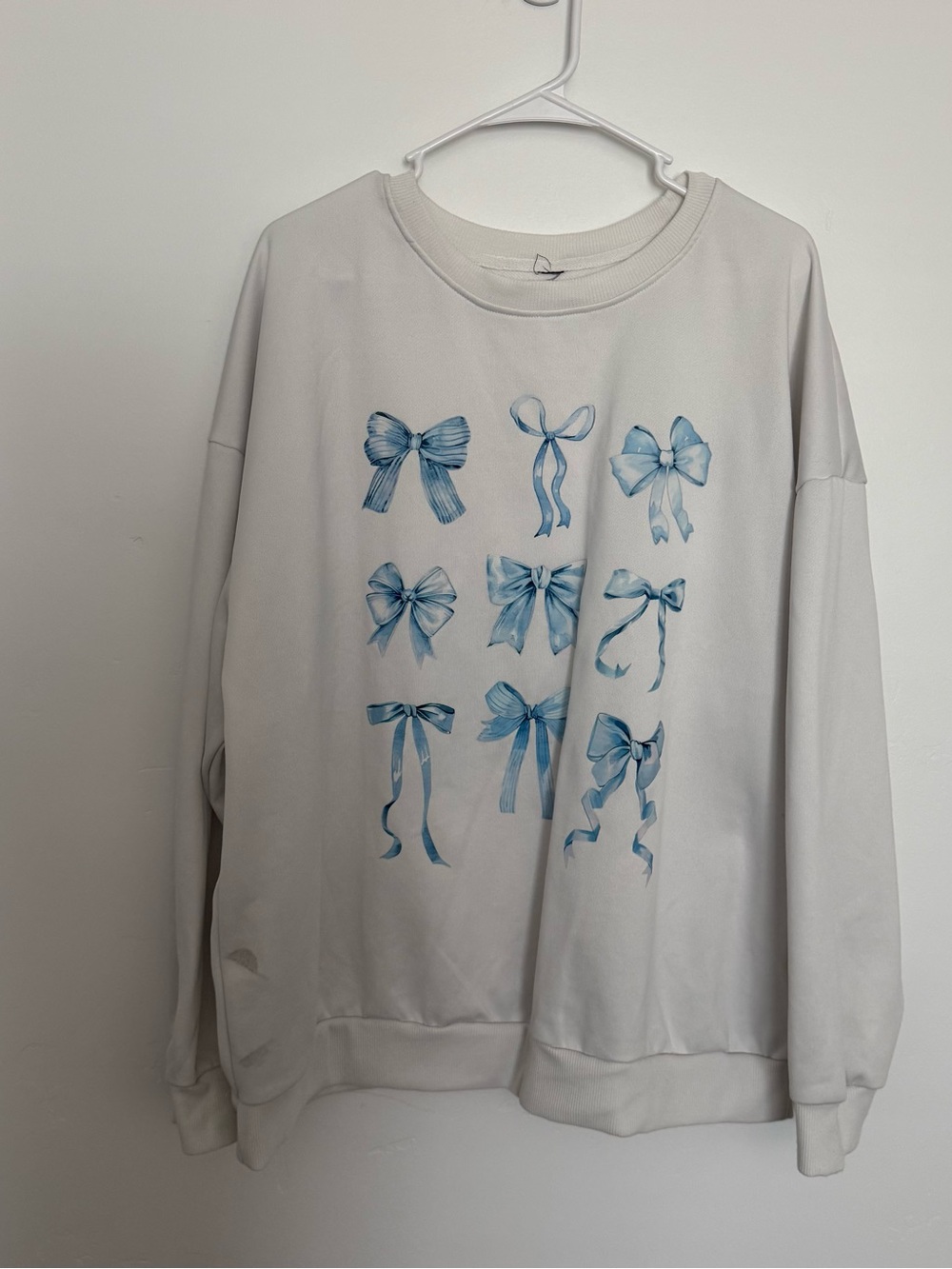 Women’s white Sweatshirt with Blue Bow Print